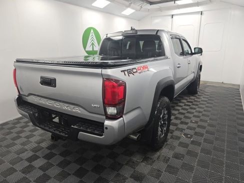 Used 2018 Toyota Tacoma TRD Off-Road w/ Technology Package AWD/4WD image 6