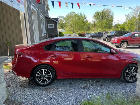 Used 2023 Kia Forte LXS FWD image 4