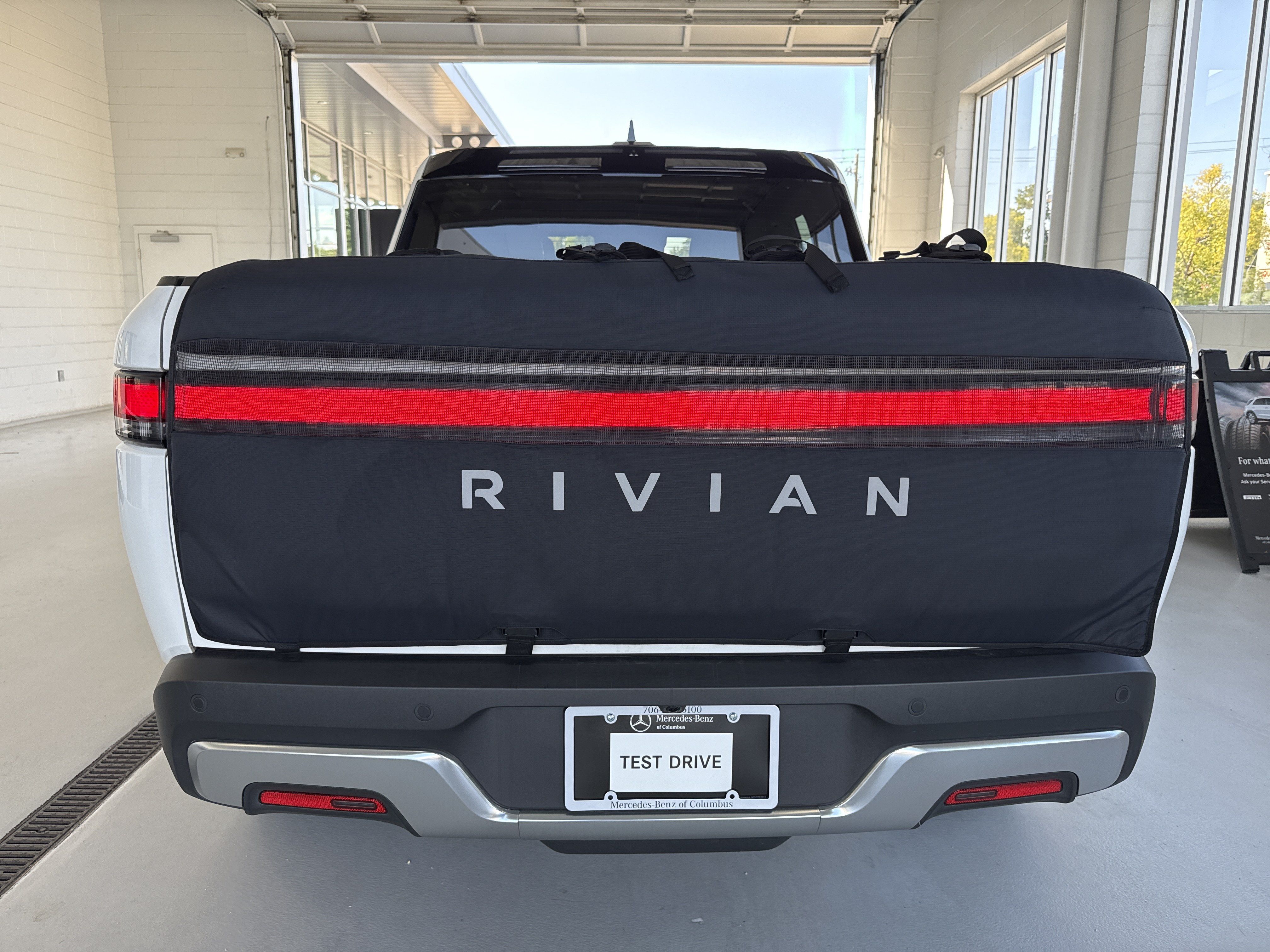 Used 2025 Rivian R1T Adventure Dual AWD/4WD image 9