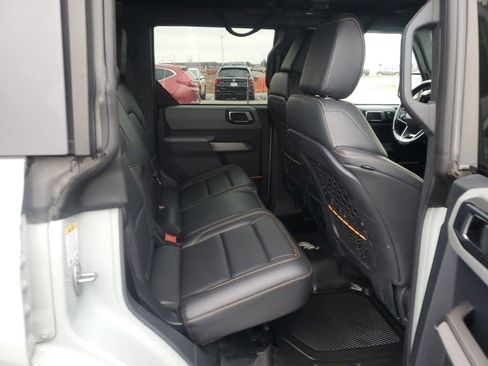 Used 2021 Ford Bronco Badlands image 28