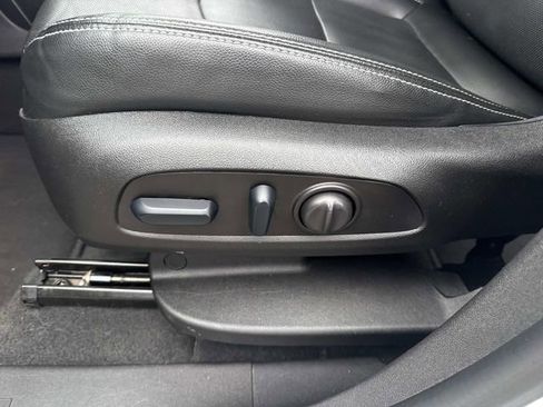 Used 2024 GMC Terrain SLT image 20