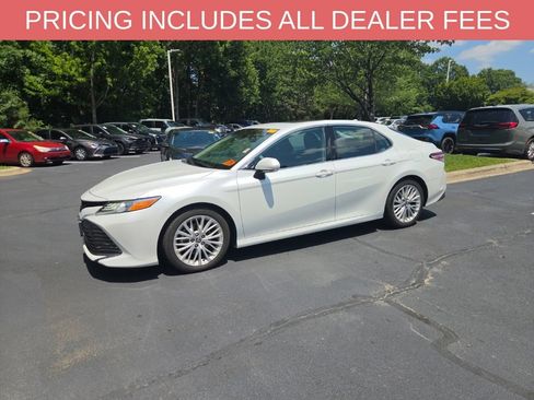 Used 2020 Toyota Camry XLE FWD image 1