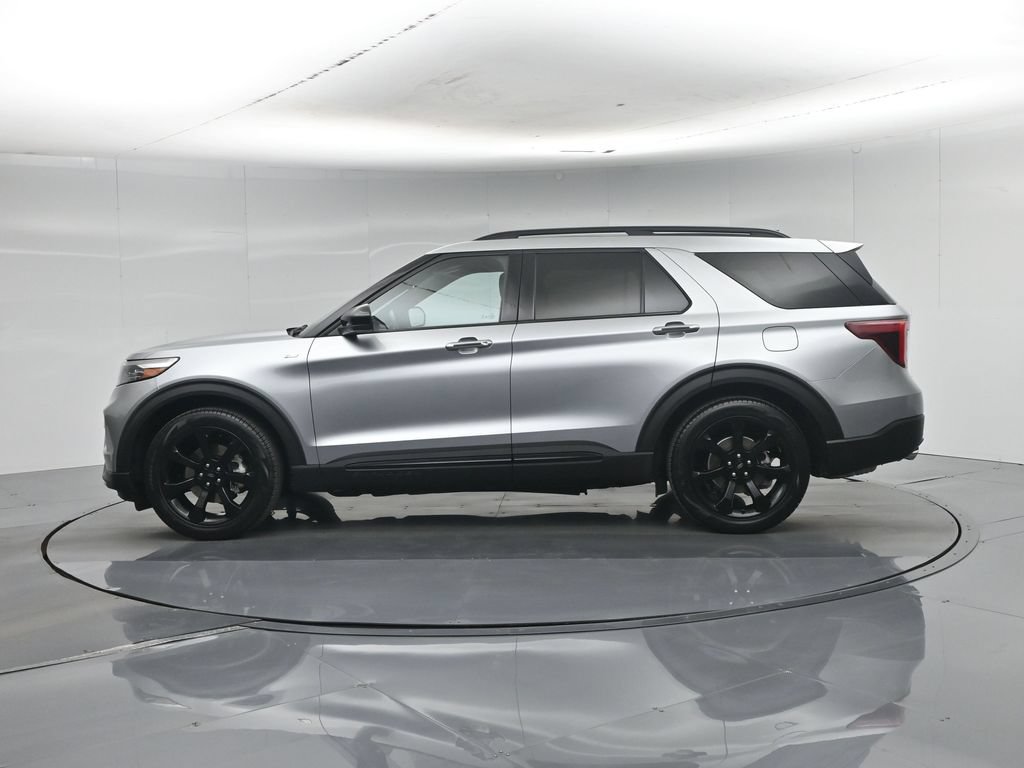 Used 2024 Ford Explorer ST-Line w/ Class IV Trailer Tow Package RWD image 37