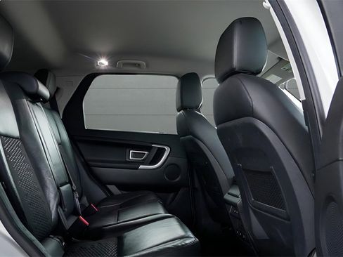 Used 2019 Land Rover Discovery Sport SE image 50