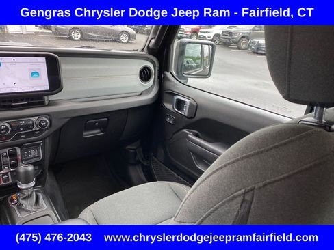 Used 2024 Jeep Wrangler Unlimited AWD/4WD image 27