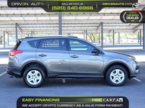 Used 2015 Toyota RAV4 LE w/ Preferred Accessory Package FWD image 8