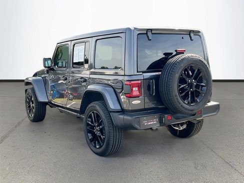 Certified 2025 Jeep Wrangler Unlimited Sahara w/ Safety Group AWD/4WD image 5