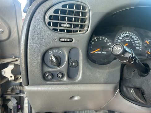 Used 2002 Chevrolet TrailBlazer LT AWD/4WD image 16
