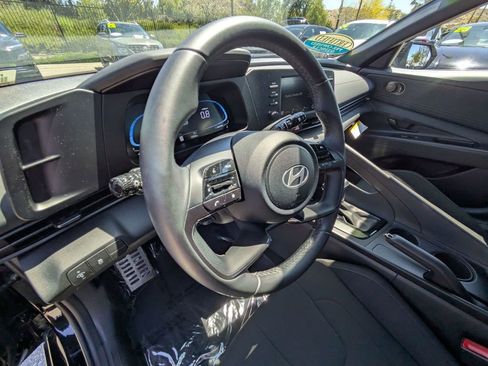Certified 2025 Hyundai Elantra Sport image 16