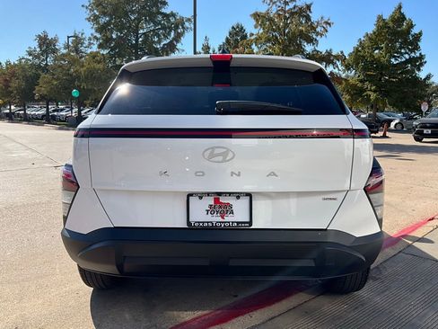 Used 2025 Hyundai Kona SEL image 6