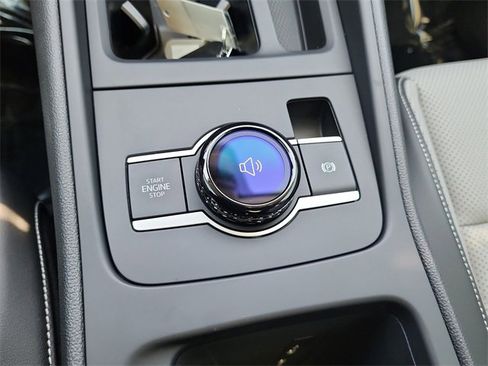 New 2025 Volkswagen Tiguan SE image 21