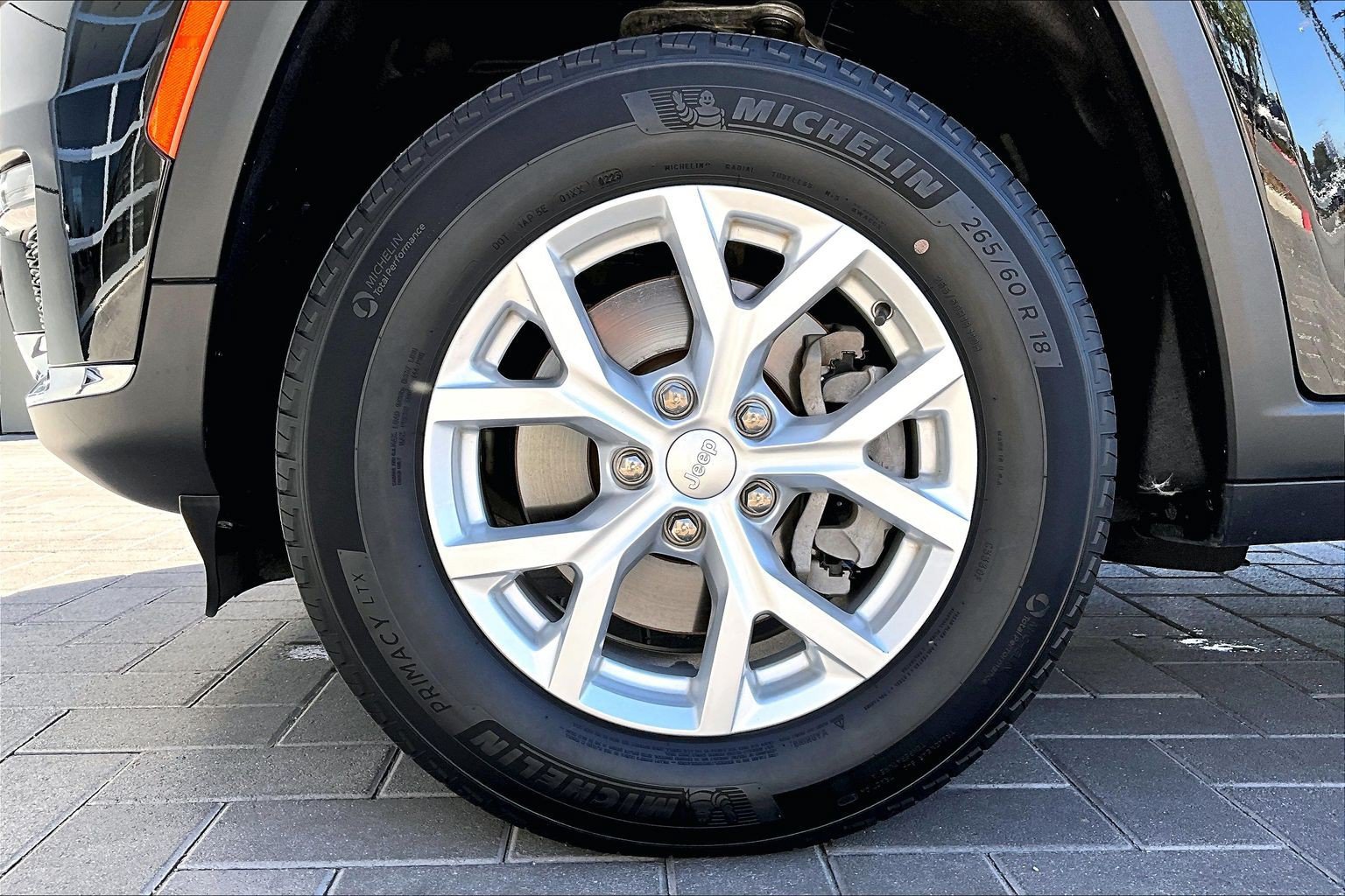 Used 2023 Jeep Grand Cherokee L Limited RWD image 9