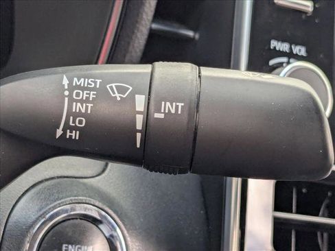 Used 2021 Toyota Avalon Limited image 13