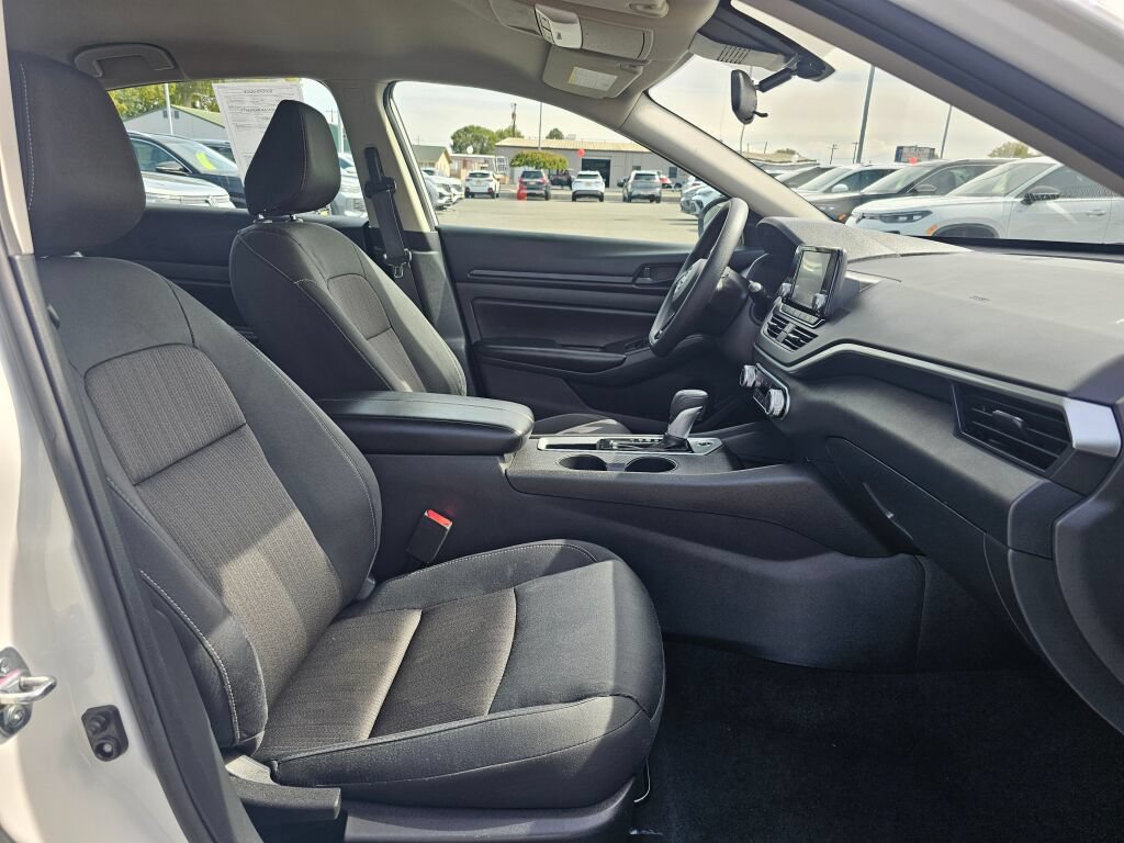 Used 2024 Nissan Altima 2.5 S FWD image 16