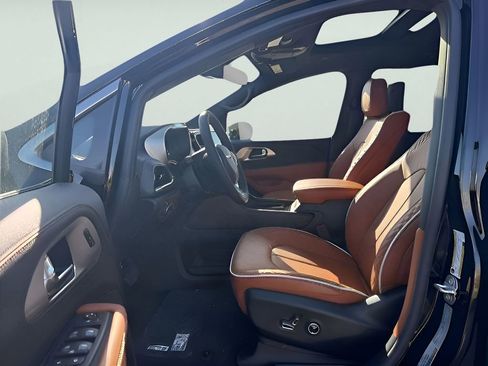 New 2026 Chrysler Pacifica Pinnacle image 31