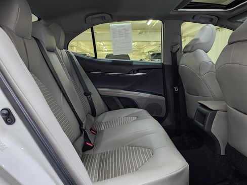 Used 2019 Toyota Camry SE FWD image 16