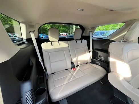 Used 2022 Ford Explorer Limited w/ Equipment Group 301A AWD/4WD image 22