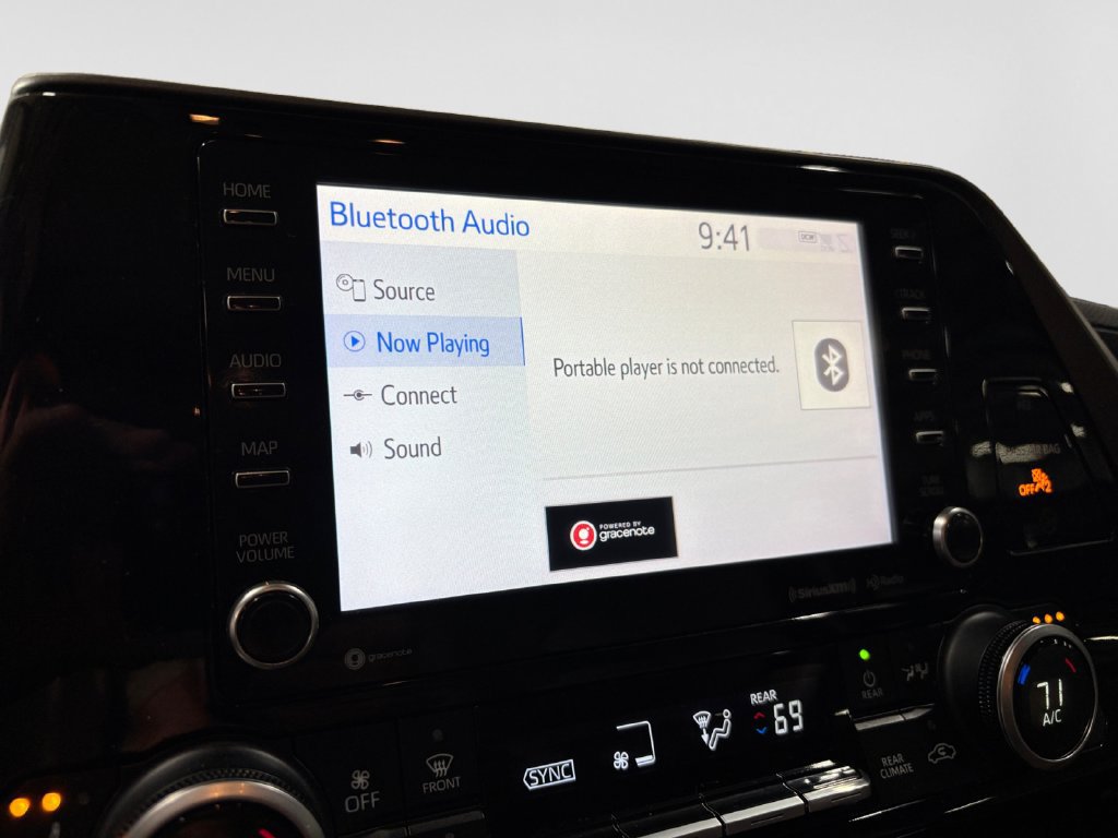 Used 2021 Toyota Highlander XLE FWD image 25