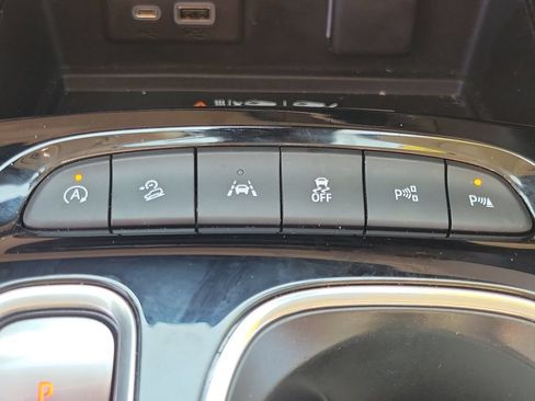 Certified 2023 Buick Envision Avenir AWD/4WD image 32