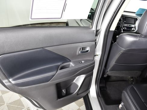 Used 2019 Mitsubishi Outlander SEL AWD/4WD image 45