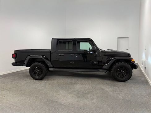 Used 2022 Jeep Gladiator Willys image 2
