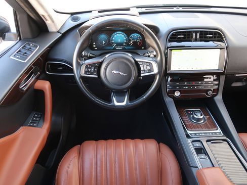 Used 2018 Jaguar F-PACE Portfolio image 14