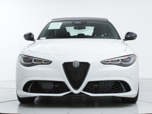 New 2025 Alfa Romeo Giulia w/ Driving Assist Package RWD image 8