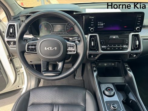 Certified 2022 Kia Sorento EX w/ Panoramic Sunroof Package AWD/4WD image 14