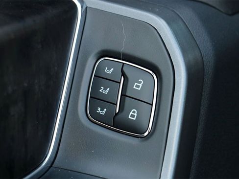 New 2026 Ford F250 Lariat w/ Black Appearance Package image 18