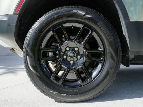 Used 2025 Land Rover Defender 110 S image 28