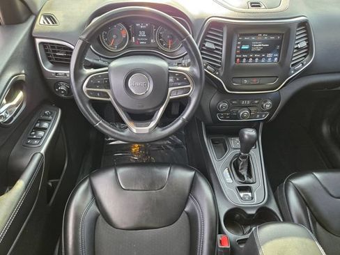 Used 2019 Jeep Cherokee Latitude Plus FWD image 12