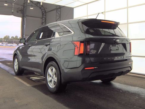 Used 2021 Kia Sorento LX FWD image 6