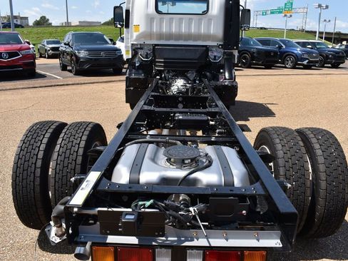 New 2025 Chevrolet Low Cab Forward image 13