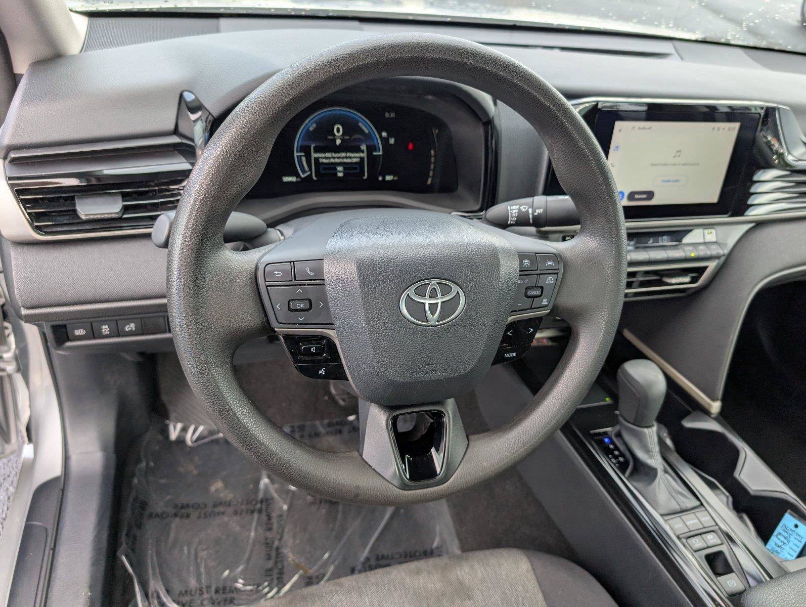 Used 2025 Toyota Camry LE FWD image 4