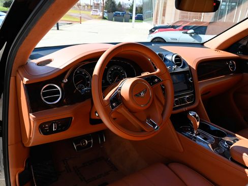 Used 2019 Bentley Bentayga AWD/4WD image 16