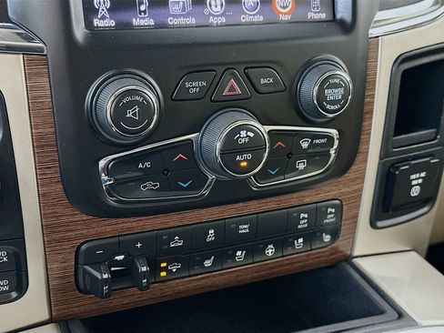 Used 2016 RAM 1500 Laramie w/ Convenience Group AWD/4WD image 18