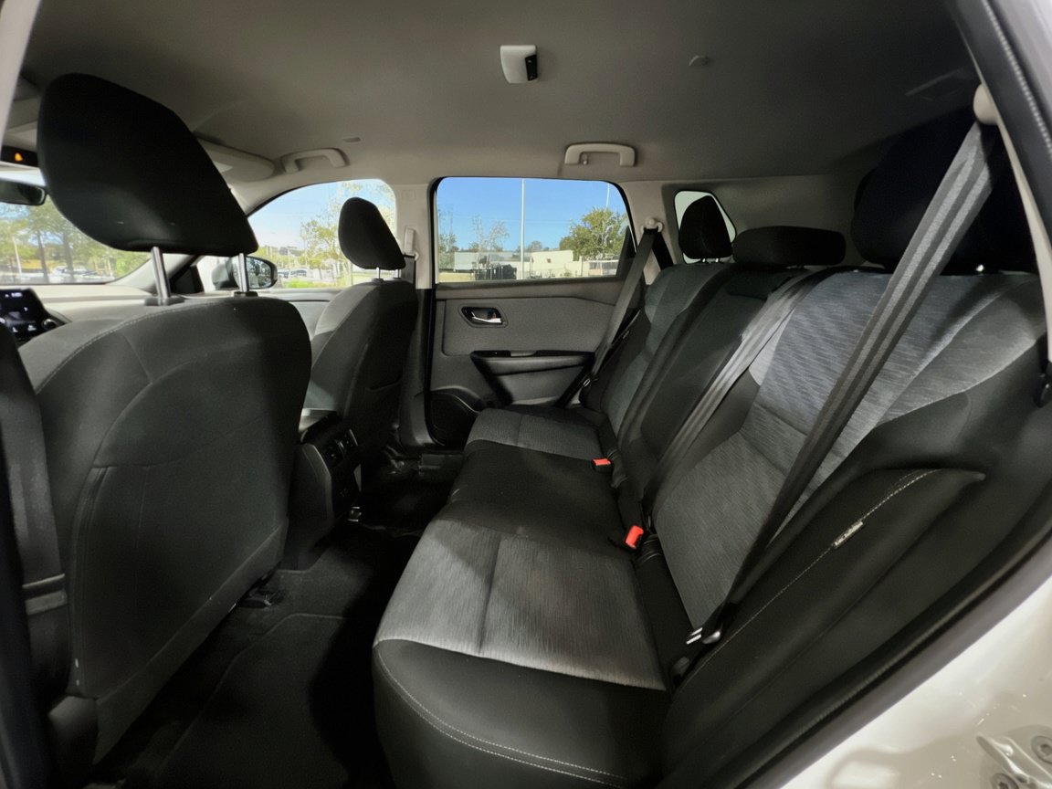 Used 2023 Nissan Rogue SV FWD image 16