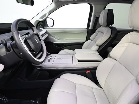 New 2026 Lincoln Navigator Reserve w/ Jet Appearance Package image 13