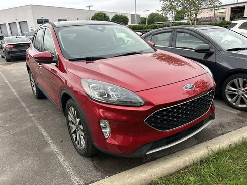 Used 2020 Ford Escape Titanium w/ Titanium Premium Package 2.0 AWD/4WD image 3