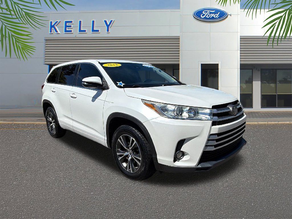 Used 2018 Toyota Highlander Plus FWD image 7