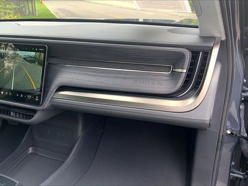 Used 2025 Rivian R1S Adventure AWD/4WD image 18