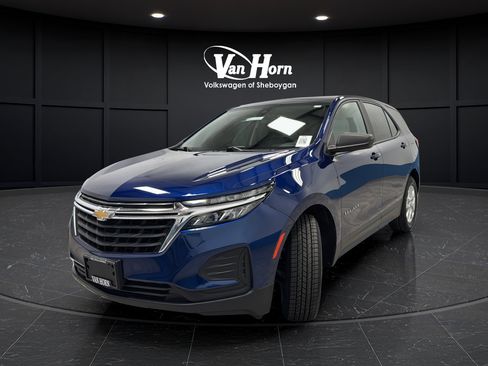 Used 2022 Chevrolet Equinox LS w/ LS Convenience Package AWD/4WD image 3