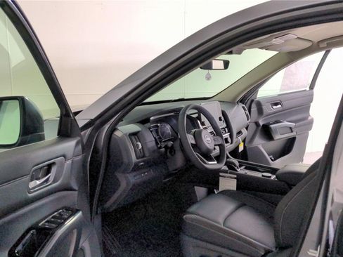 Used 2023 Nissan Pathfinder SL image 17