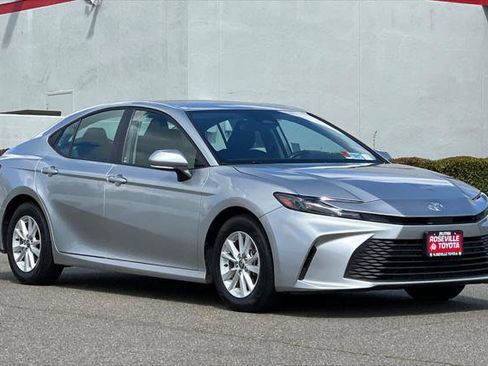 Certified 2025 Toyota Camry LE FWD image 5