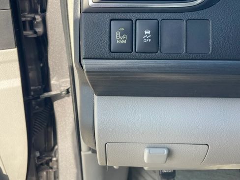 Used 2017 Toyota Camry XLE FWD image 23
