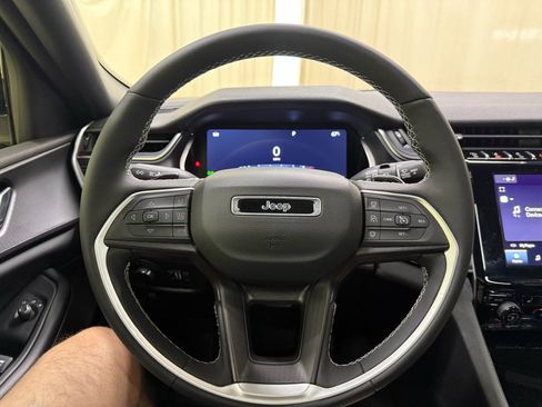 Used 2024 Jeep Grand Cherokee Altitude image 32