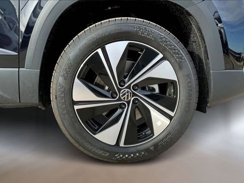 Used 2026 Volkswagen Taos SE AWD/4WD image 13