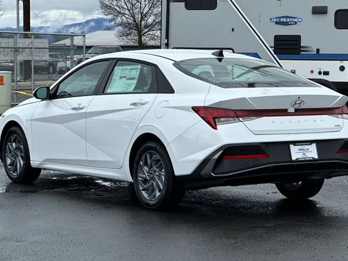 New 2026 Hyundai Elantra Blue image 6