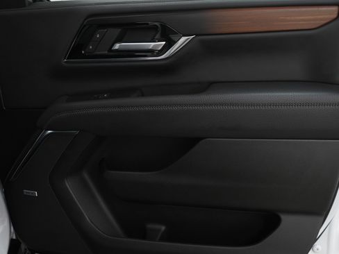 Used 2025 GMC Yukon XL Denali image 9