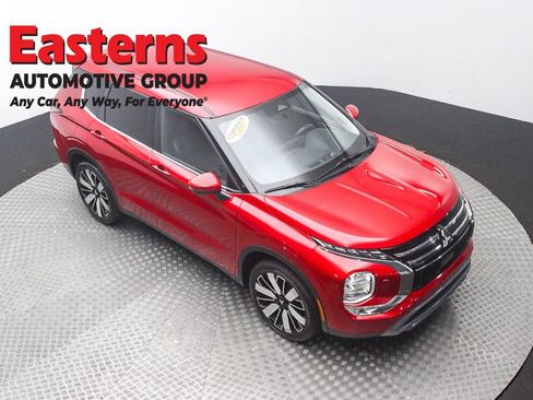 Used 2025 Mitsubishi Outlander SE AWD/4WD image 3